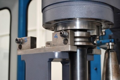 Used milling machine CF22/25 retrofitting by NC Service