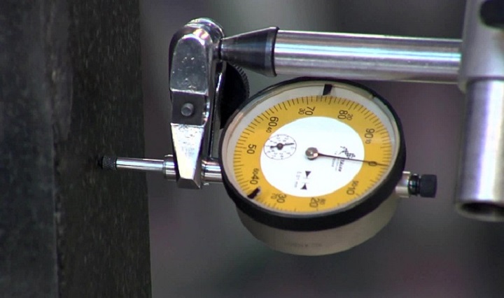 Geometry of a CORREA milling machine - dial gauge