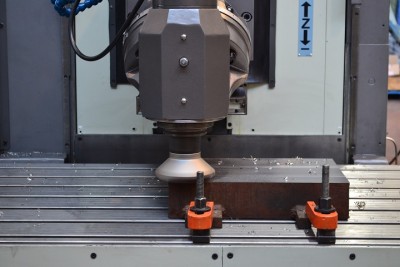 Differences between CNC lathes and milling machines